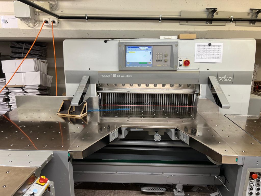 Polar 115 XT Schneidemaschine Autotrim - Frontansicht