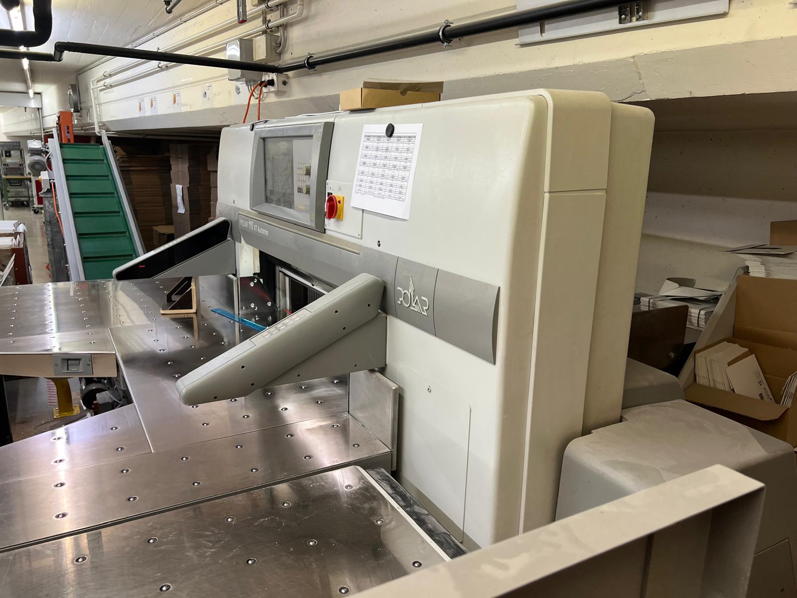 Polar 115 XT Schneidemaschine Autotrim - Seitenansicht