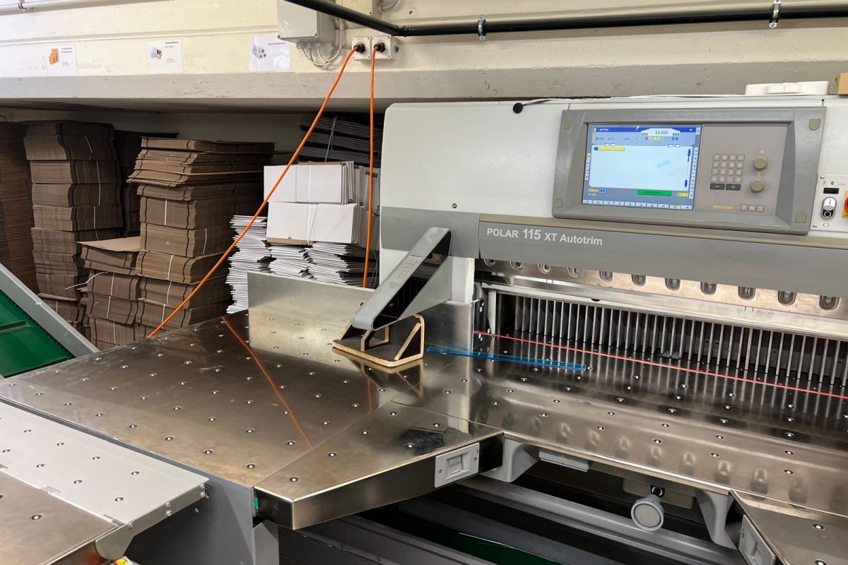 Polar 115 XT Schneidemaschine Autotrim - Frontansicht